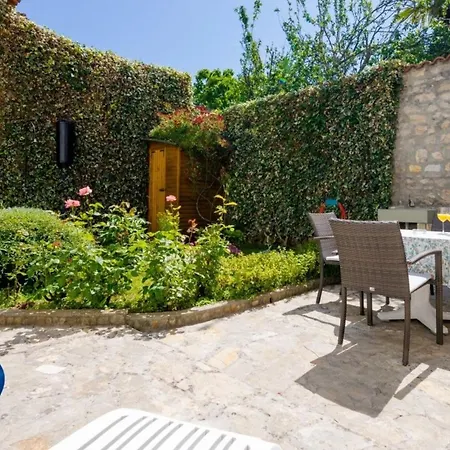 House Oleander Vakantiehuis Sukošan