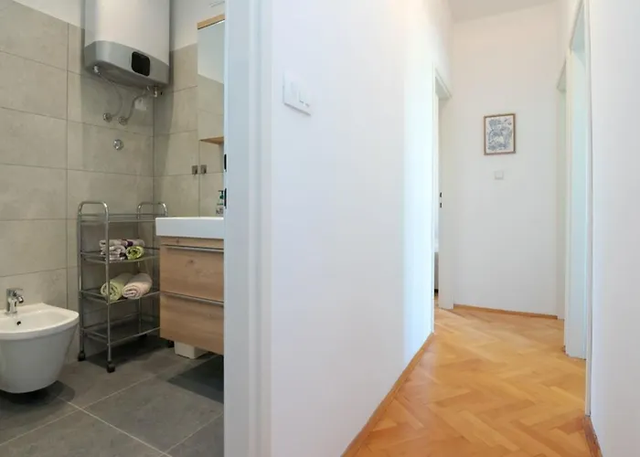 House Oleander Hébergement de vacances Sukošan