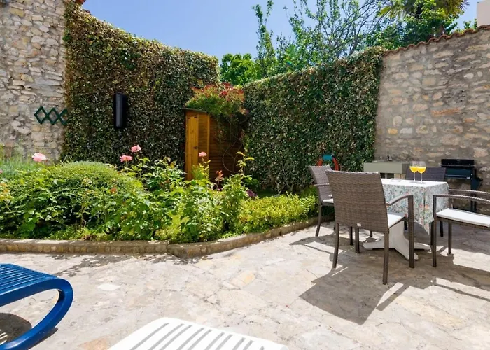 House Oleander Hébergement de vacances Sukošan